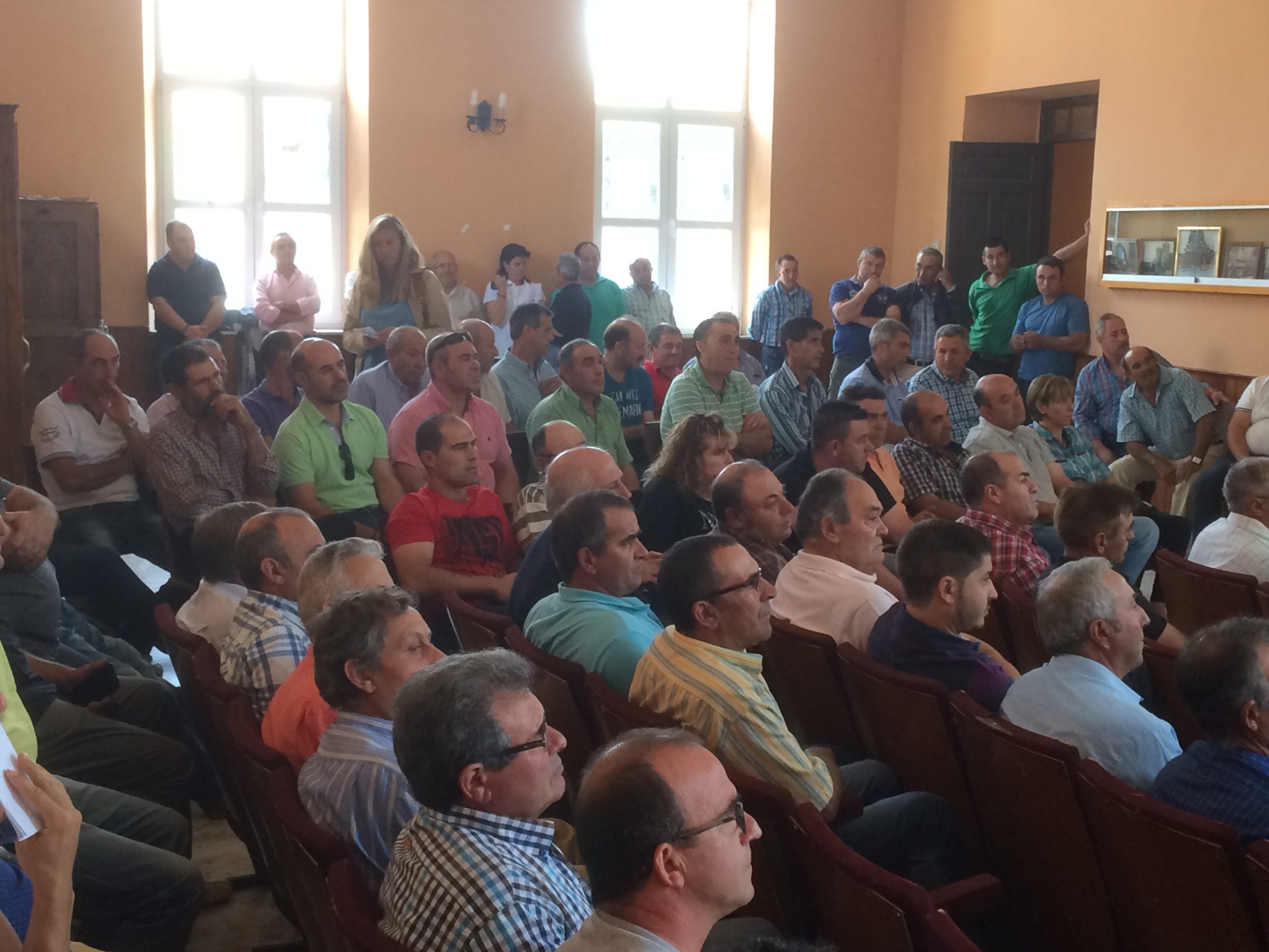 27-2-ganaderos-asistentes-a-la-asamblea-de-la-coop-ovino-de-campos